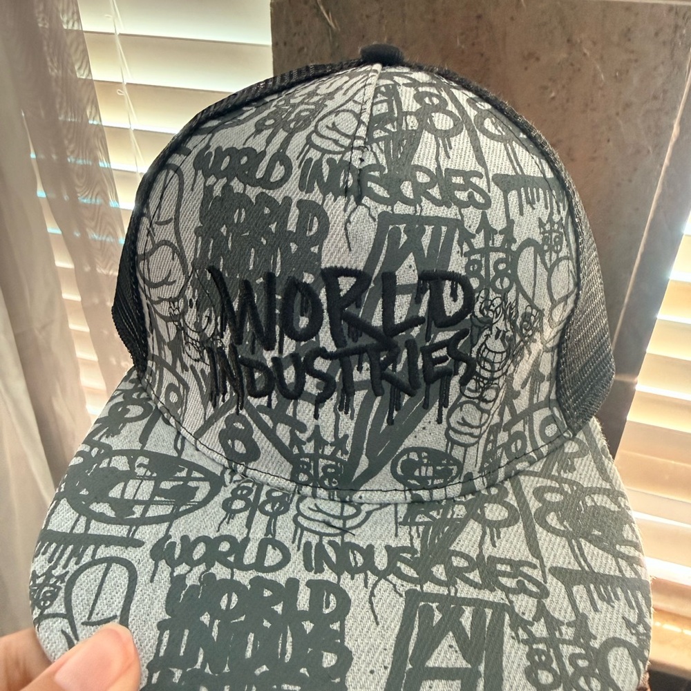 Men’s Graffiti Mesh-Back Cap - Gray/Black